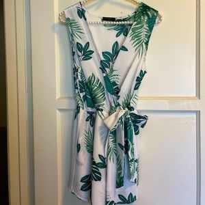 Scobe White with Green Floral Print Romper Size M